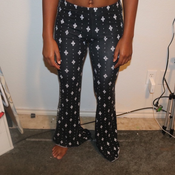 Flare bottom leggings or tights - Picture 3 of 4