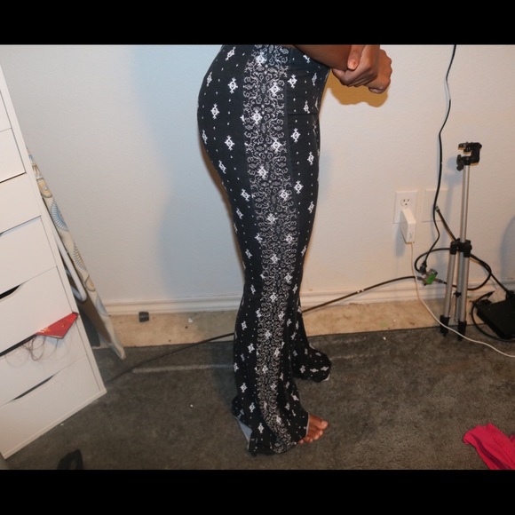 Flare bottom leggings or tights - Picture 4 of 4