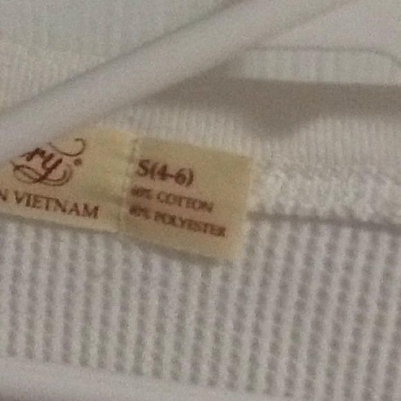 Two blouses - Picture 4 of 4