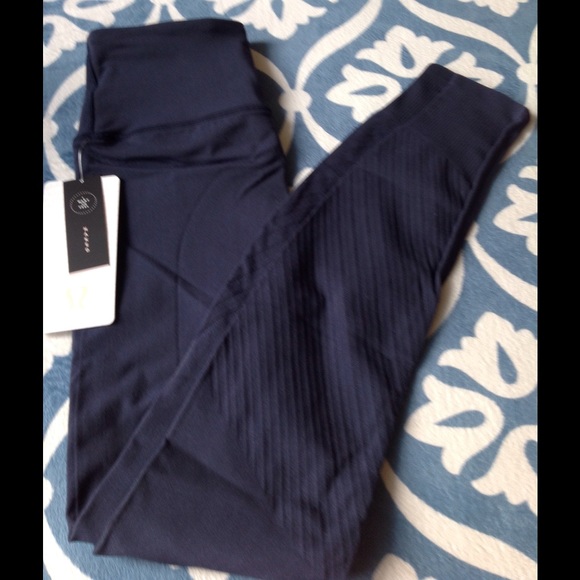 Lululemon Enlighten Tight in Inkwell - Picture 2 of 3