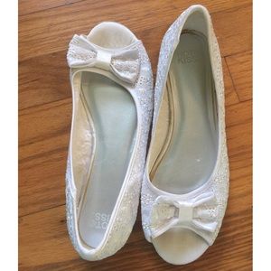 Hot Kiss White Floral Flats