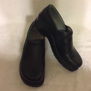 Black leather clog