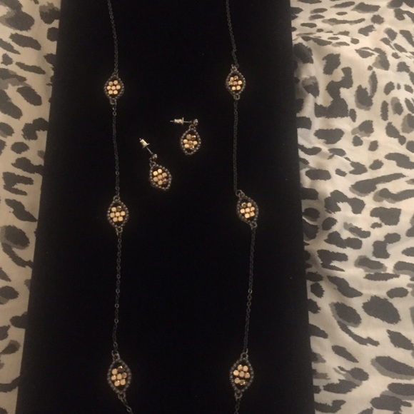 DONATED Necklace & earrings -store in Martha's Vineyard - Picture 2 of 4