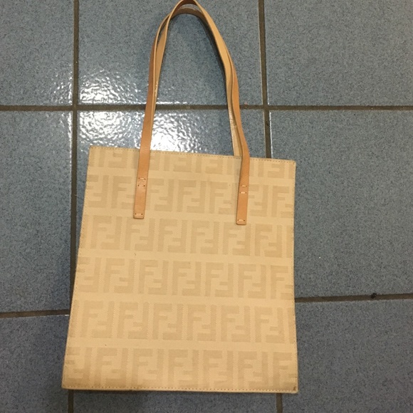 Fendi Handbags - Fendi purse