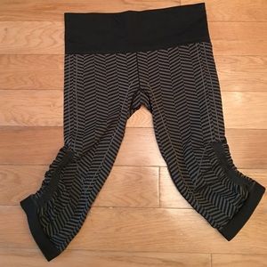 NWOT Lululemon in the flow crop