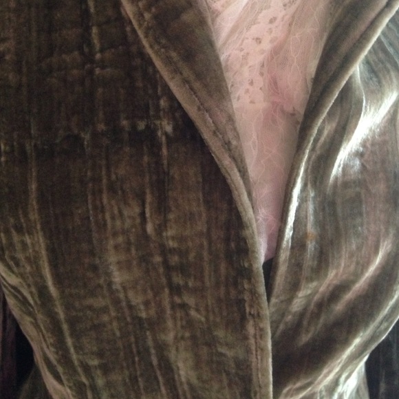 Blazer - Picture 3 of 4