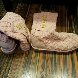 Pink size 7 knit uggs