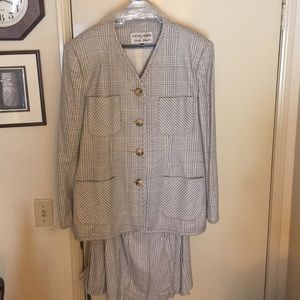 Suit 100% raw silk box pleats skirt Never Worn