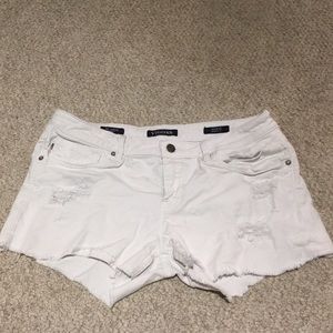 White Vigoss shorts