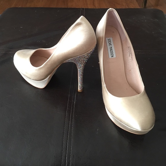 STEVE MADDEN gold pumps with sparkle heels!
