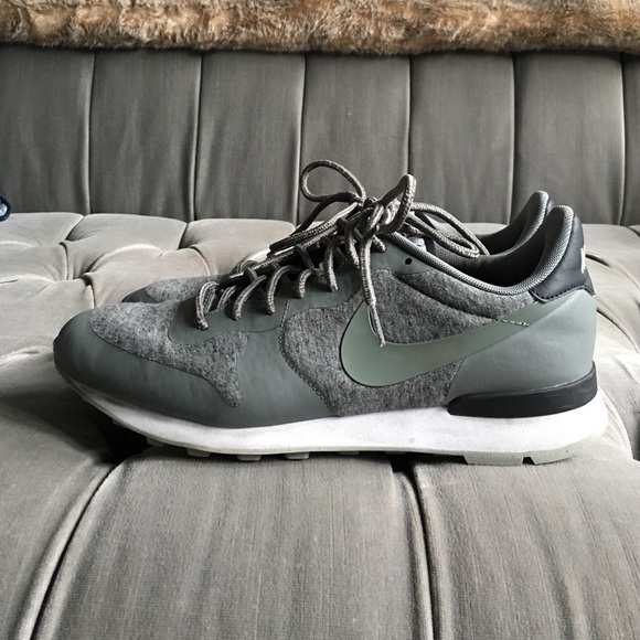 Nike Internationalist Grey Fleece Sneakers