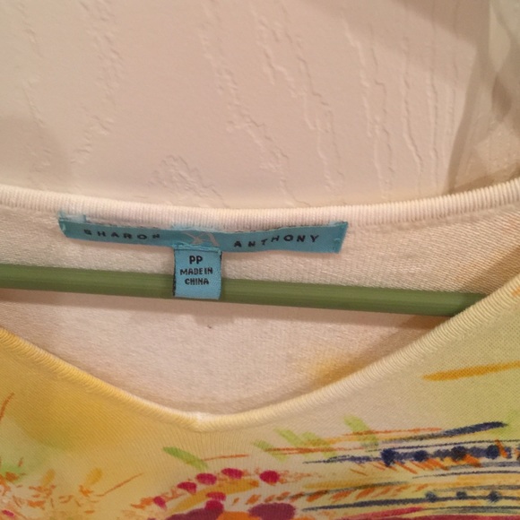 Top - Picture 2 of 2