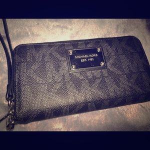 Michael Kors wristlet/wallet