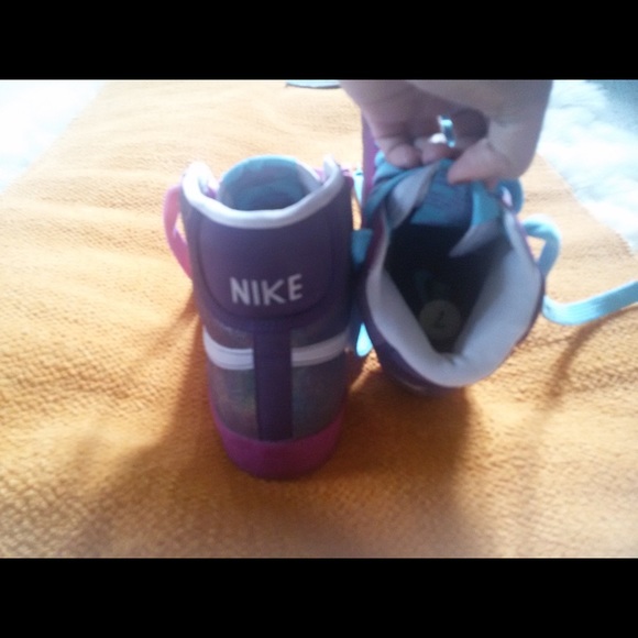 Nike/casual shoe - Picture 3 of 4