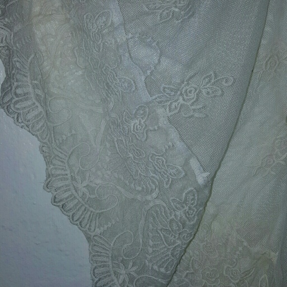 FOND LACE TOP - Picture 2 of 4