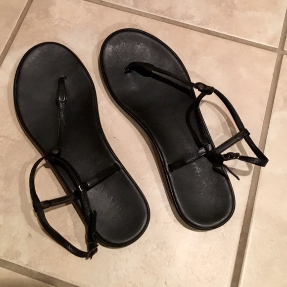 Gianni Bini Black Flat Thong Sandals