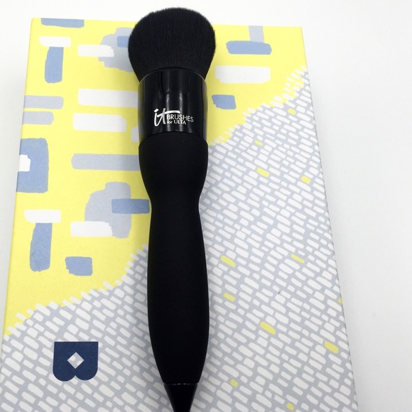 It Cosmetics Velvet Luxe LBD Bronzing Brush #319