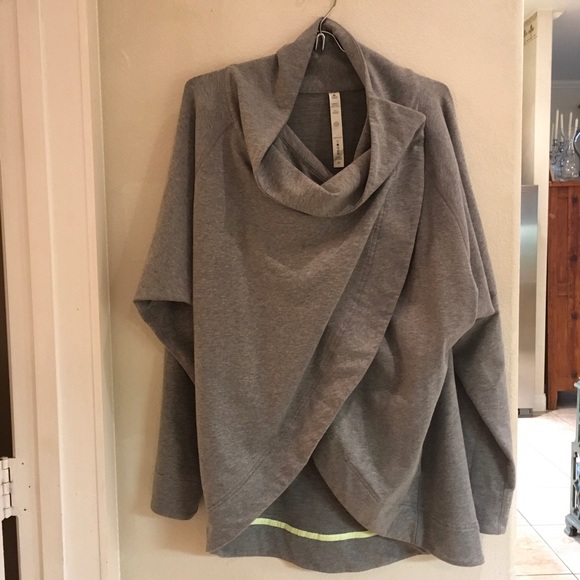 LuLuLemon Cocoon Wrap Jacket /Coat 4 Grey