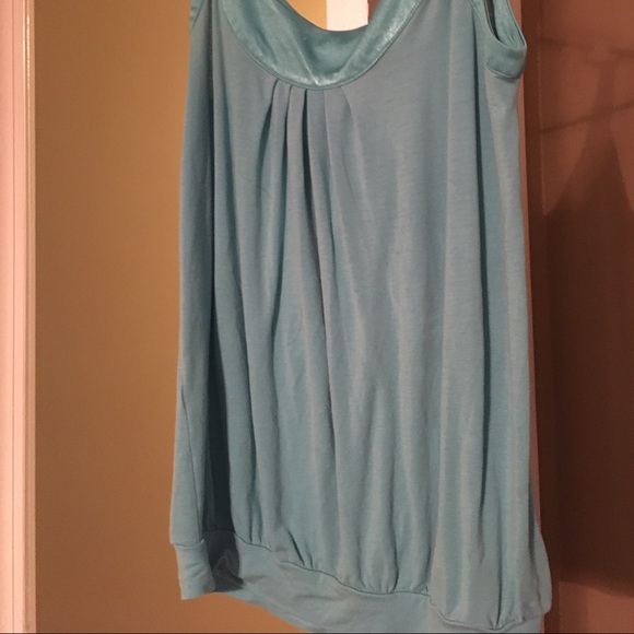 Turquoise top - Picture 2 of 2