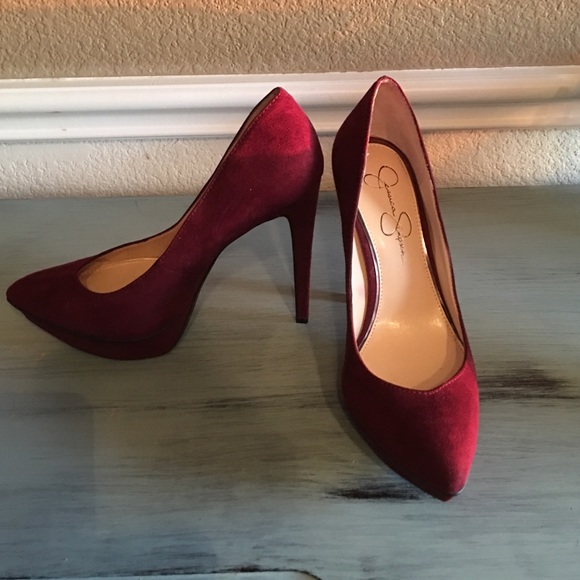 Jessica Simpson pumps