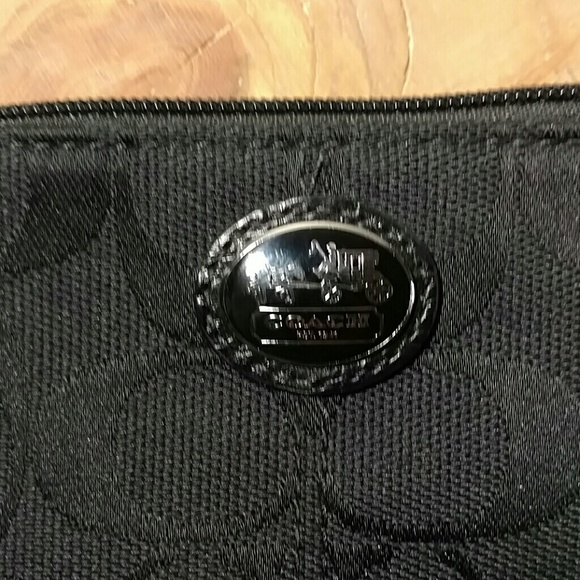 Coach Jacquard Black Signature Wristlet - Picture 4 of 4