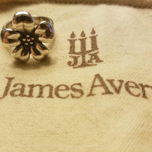 Size 7 James Avery flower ring