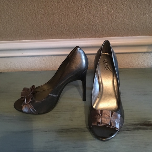 Carlos Santana silver pumps