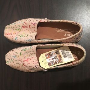 Rainbow Music Notes Classic Toms