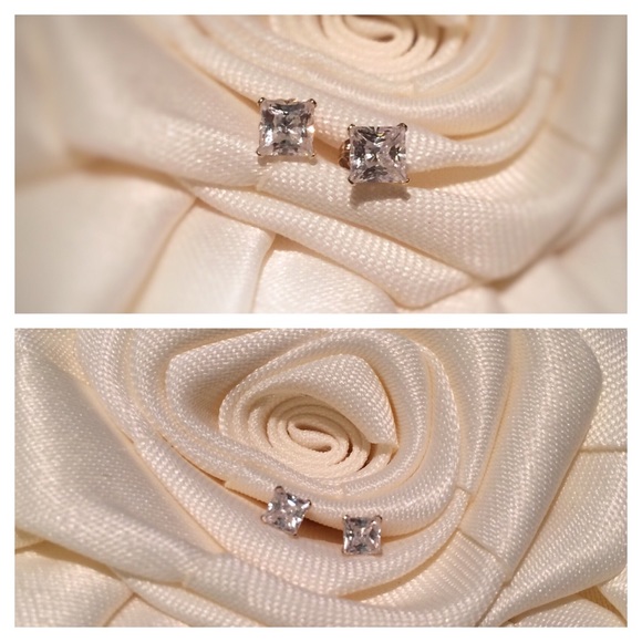 (2) sets of EUC QVC Diamonique earrings