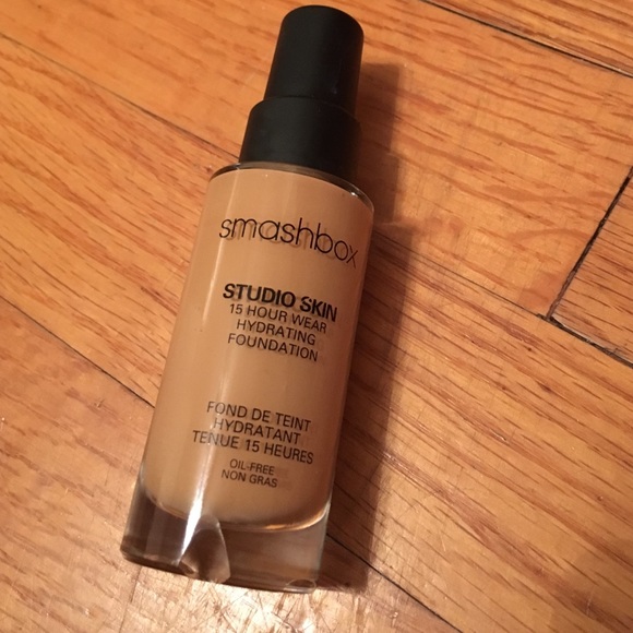 Smashbox studio skin foundation shade 2.25