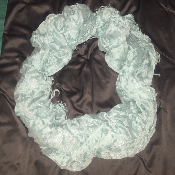 Baby blue and silver scarf. 🎀