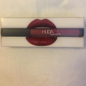 huda liquid lipstick in Icon.