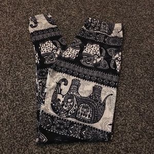 BNWT O/S black/white Elephant Leggings