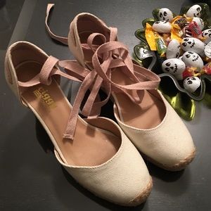 Twiggy London wedges