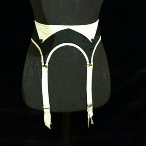 Tuxedo style garter belt with clip by Tra La La