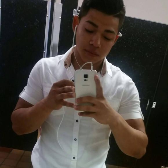 Meet your Posher, Ariel - Picture 1 of 1