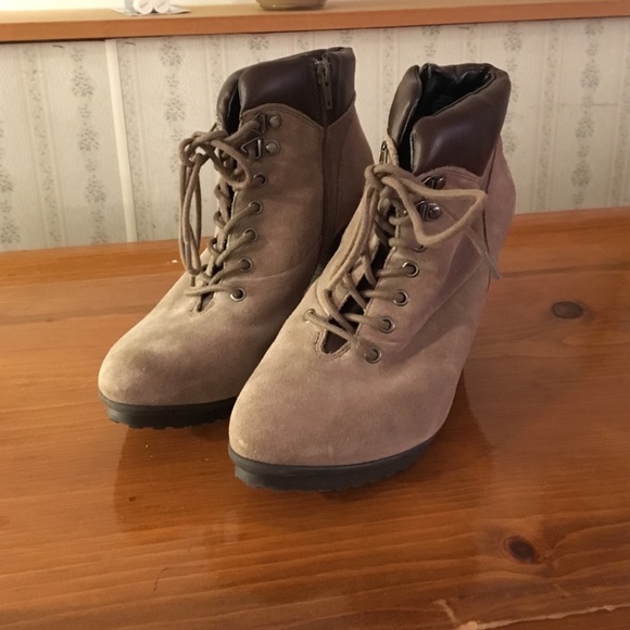 Easy Spirit Ankle Boots