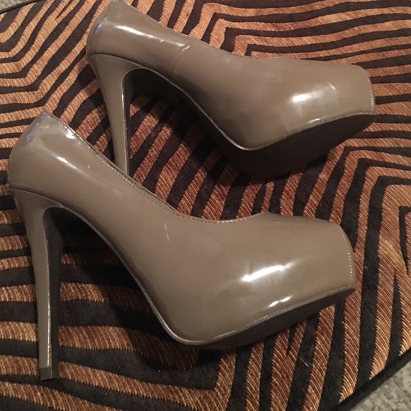 High heels - Picture 2 of 2