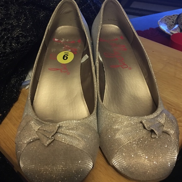 Jellypop angel pump metallic gold kitten heels