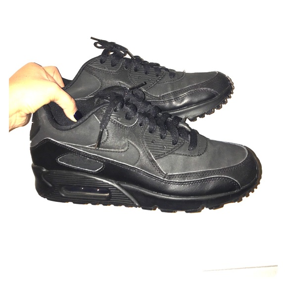 Black Air Max Nike athletic shoe‼️