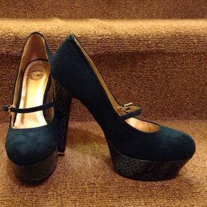 Dark teal Guess heels size 8