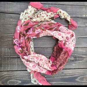 Rose colored floral print scarf 🌹
