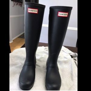 Hunter black matte adjustable boots women size 6