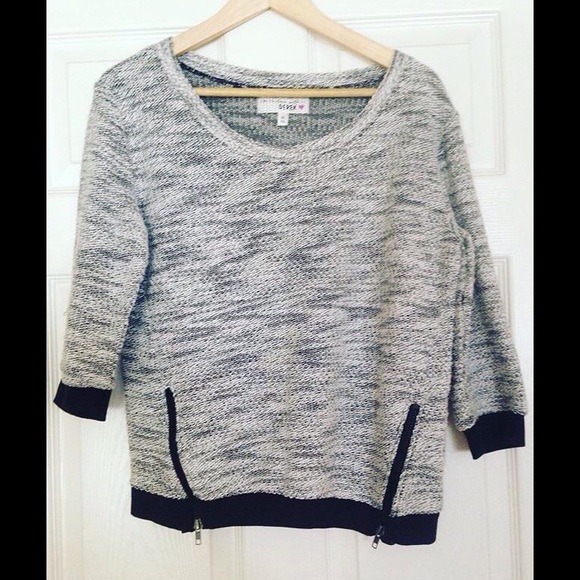 Lightweight Women's Sweater - Picture 1 of 1