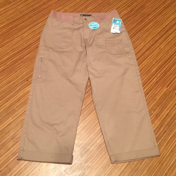 NWT Lee capris - Picture 2 of 6