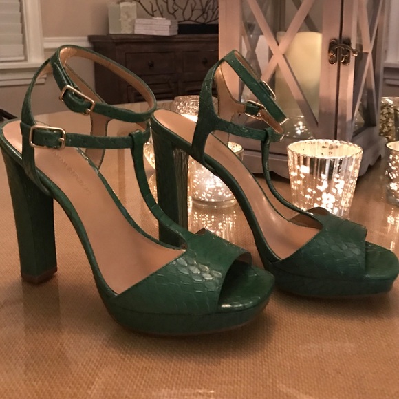 Banana Republic Green Peep Toe Shoes