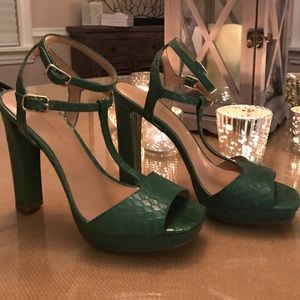 Banana Republic Green Peep Toe Shoes