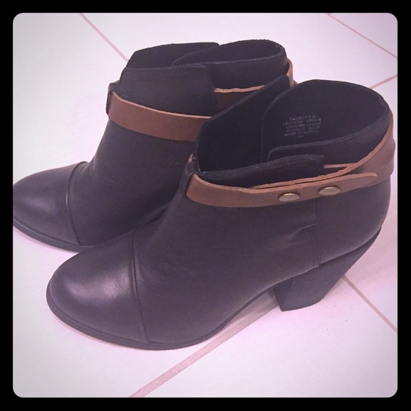 Steve Madden leather booties sz 8