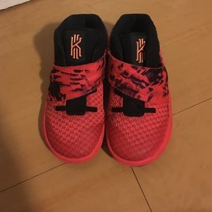 Toddler Boy's size 9 Nike sneakers.