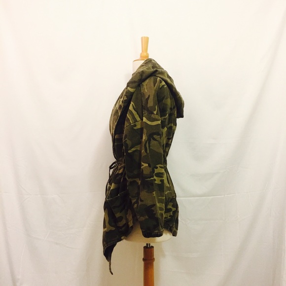 🇸 🇦 🇱 🇪🎈Camouflage Wrap Jacket w/ Hood - Picture 2 of 4